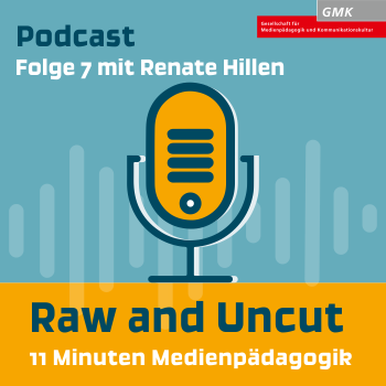 Keyvisual Podcast "Raw and Uncut - 11 Minuten Medienpädagogik" Folge 7 mit Renate Hillen. Illustration eines orangenen Mikrofons auf blauem Hintergrund
