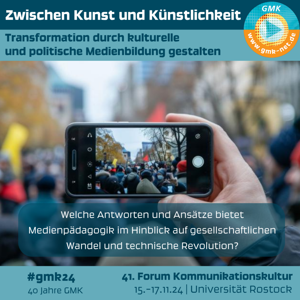 Kampagne zum Forum 2024: Gesellschaftlicher Wandel; jemand fotografoert eine Demo mit Smartphone