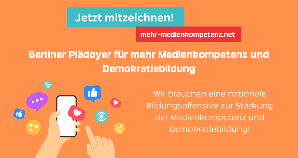 Berliner Plädoyer für mehr Medienkompetenz und Demokratiebildung; Hände mit Smartphone